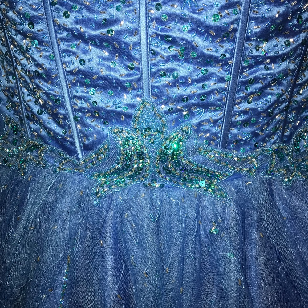 Prom dress! - Picture 4 of 8